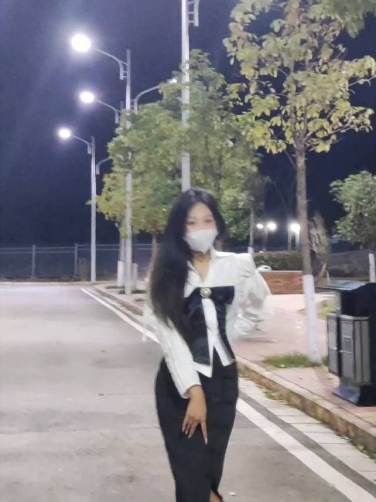w-云南省·昆明市·官渡区-抖音快手b站-免费试用 种草笔记 短视频制作  买家秀 视频带货  会化妆会拍照会P图  活泼开朗积极向上