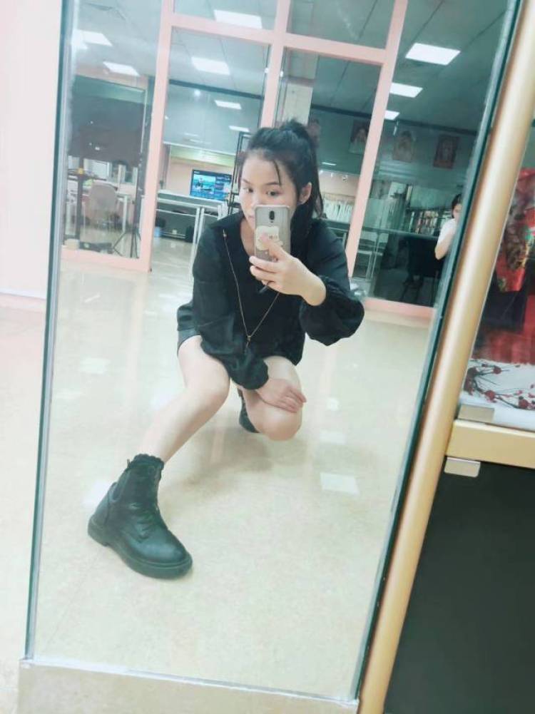 化妆造型师小小-福建省·龙岩市·新罗区--新人寄拍模特,可以接买家秀,种草,,时间还可以,希望商家老板给个机会