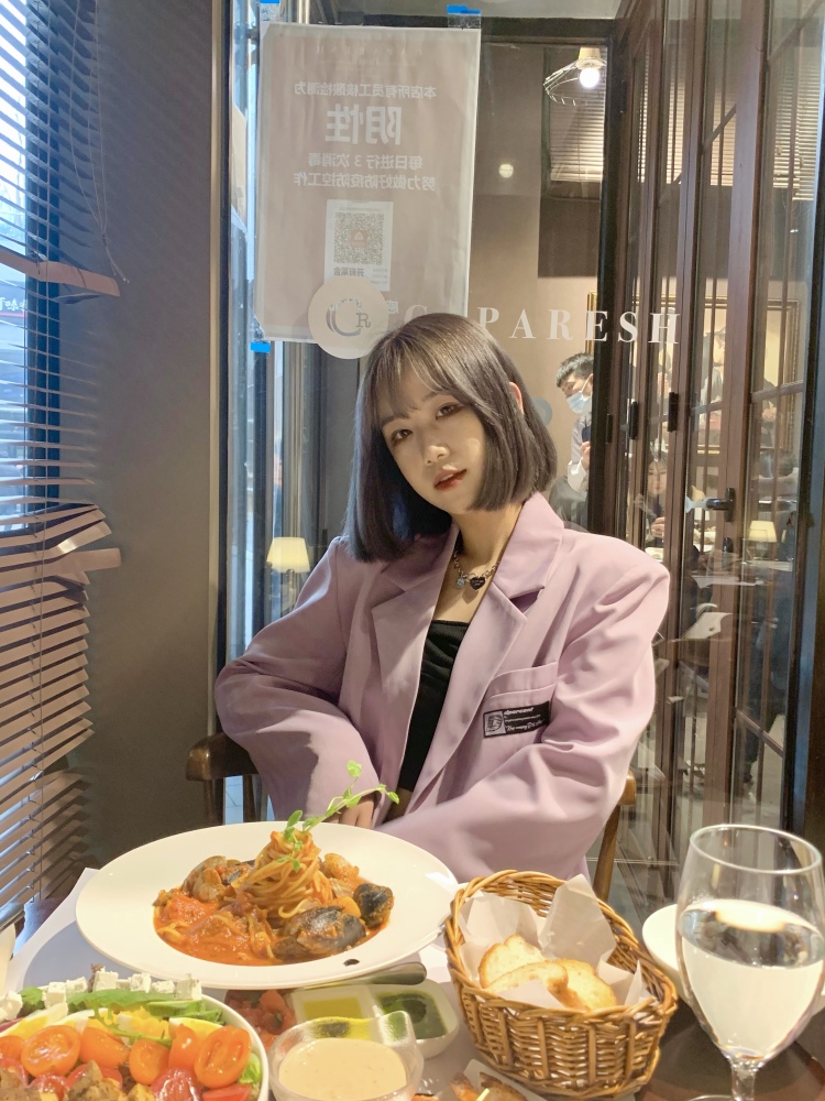 一块沙琪马🍪-北京市·北京市·房山区--身高:168 体重:90
可接寄拍、接同城探店、编辑文本能力强
