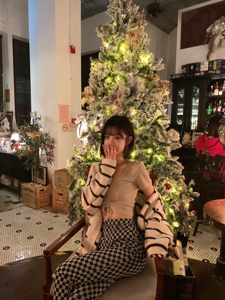 一块沙琪马🍪-北京市·北京市·房山区--身高:168 体重:90
可接寄拍、接同城探店、编辑文本能力强