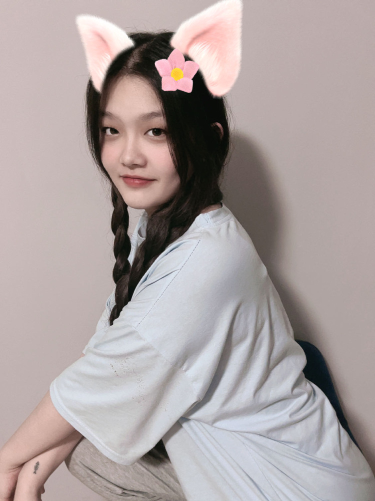 wslo-贵州省·黔西南布依族苗族自治州·兴义市-抖音-爱拍照 选片 喜欢自己调参数 兴趣爱好就是喜欢记录自己和生活 第一次来到这个平台 想试一下寄拍 谢谢各位老板