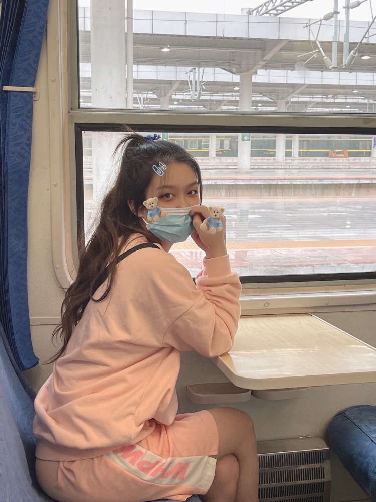 wslo-贵州省·黔西南布依族苗族自治州·兴义市-抖音-爱拍照 选片 喜欢自己调参数 兴趣爱好就是喜欢记录自己和生活 第一次来到这个平台 想试一下寄拍 谢谢各位老板