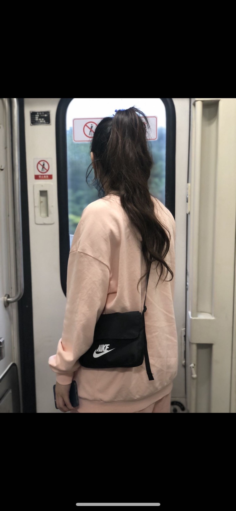 wslo-贵州省·黔西南布依族苗族自治州·兴义市-抖音-爱拍照 选片 喜欢自己调参数 兴趣爱好就是喜欢记录自己和生活 第一次来到这个平台 想试一下寄拍 谢谢各位老板