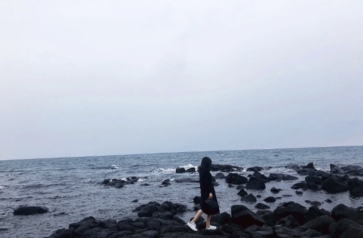 夏至-江苏省·苏州市·姑苏区--喜欢💕挑战不同领域,自己是一名从业7年的剪辑师。162 120微胖女孩👧蹲蹲寄拍