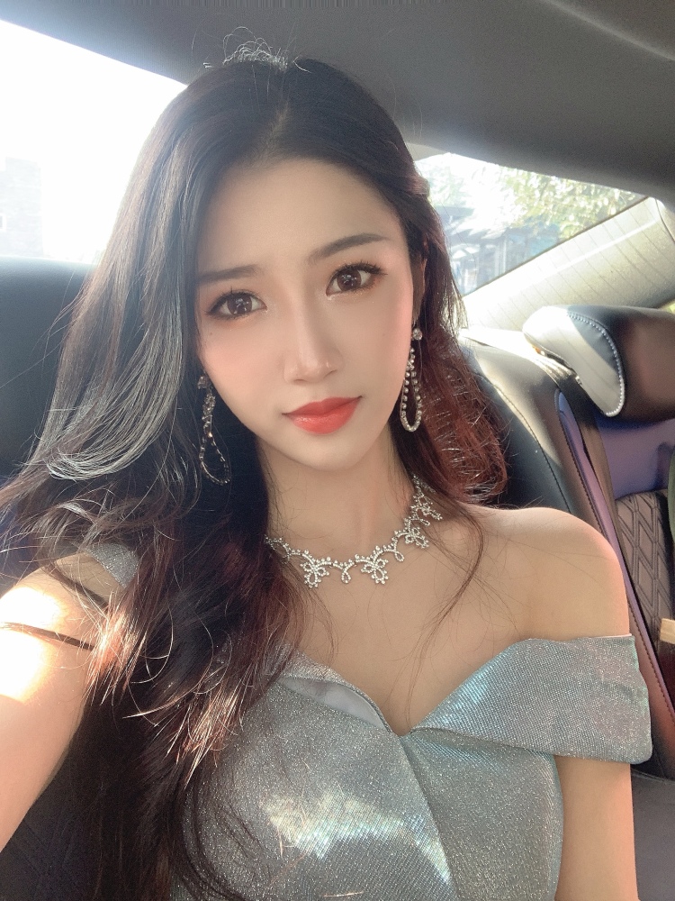 模特婉雯-广东省·肇庆市·端州区-抖音，微博-本人目前孕期29周，接产品寄拍，坐标广东肇庆，可约全国商家的寄拍。
孕前为职业模特，镜头感好，出片率高，目前孕29周，预产期6月9，身高172，目前体重112斤，可接孕妇产品及大码女装的寄拍，以下为本