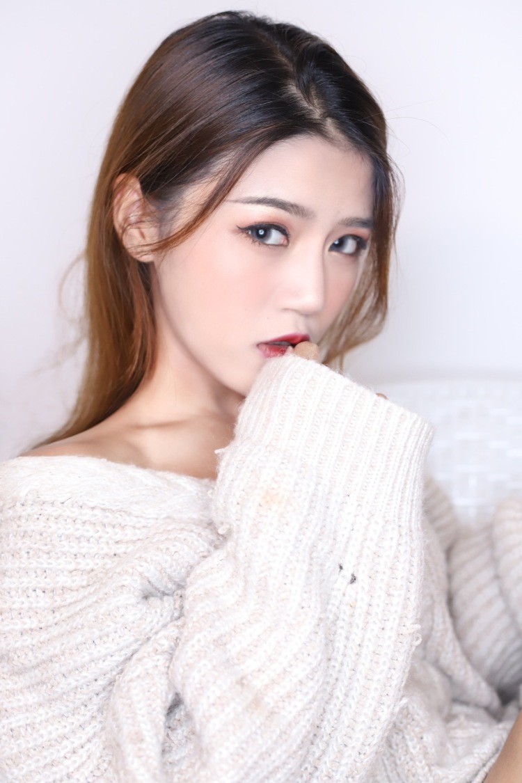 模特婉雯-广东省·肇庆市·端州区-抖音，微博-本人目前孕期29周，接产品寄拍，坐标广东肇庆，可约全国商家的寄拍。
孕前为职业模特，镜头感好，出片率高，目前孕29周，预产期6月9，身高172，目前体重112斤，可接孕妇产品及大码女装的寄拍，以下为本