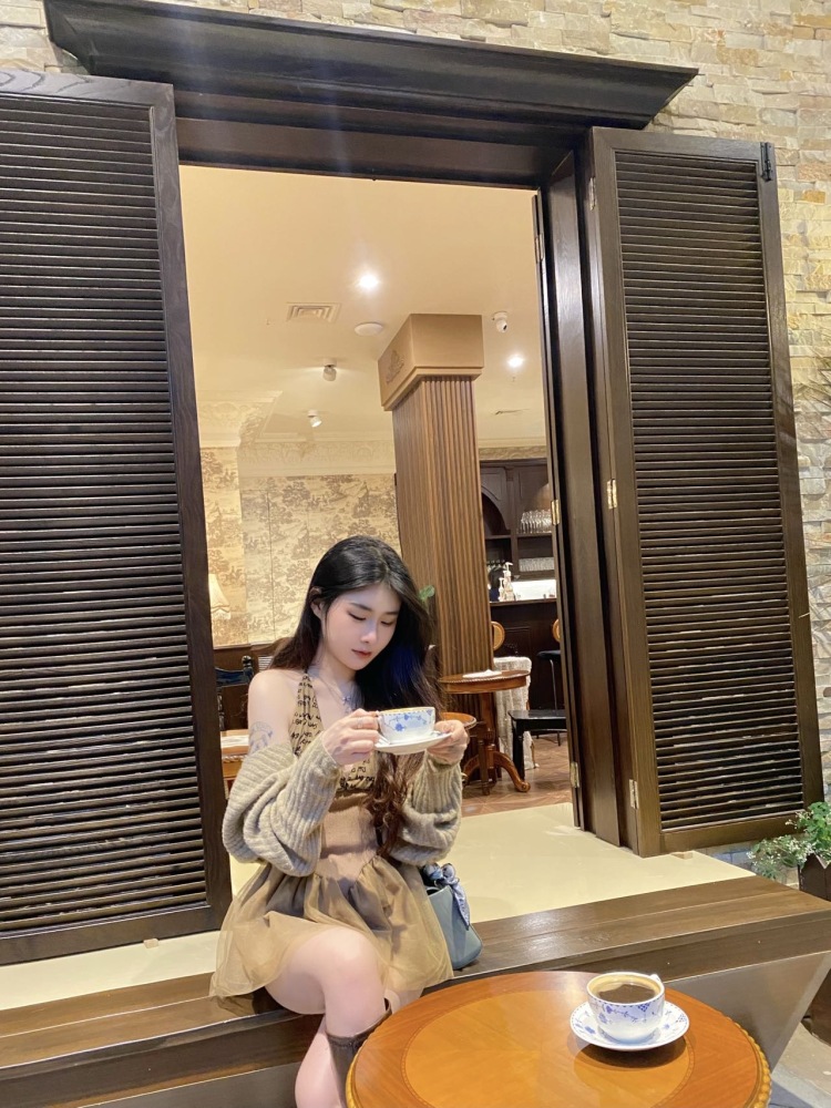 不跟你好了-广东省·深圳市·罗湖区-抖音 某红薯-接各大平台寄拍 爱拍照会修图 出片率高 主要有耐心 想要的效果都可以和我沟通 各种风格都可以驾驭 身材比较好 长相甜美