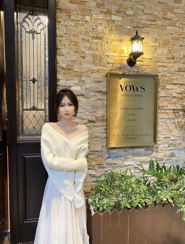 不跟你好了-广东省·深圳市·罗湖区-抖音 某红薯-接各大平台寄拍 爱拍照会修图 出片率高 主要有耐心 想要的效果都可以和我沟通 各种风格都可以驾驭 身材比较好 长相甜美