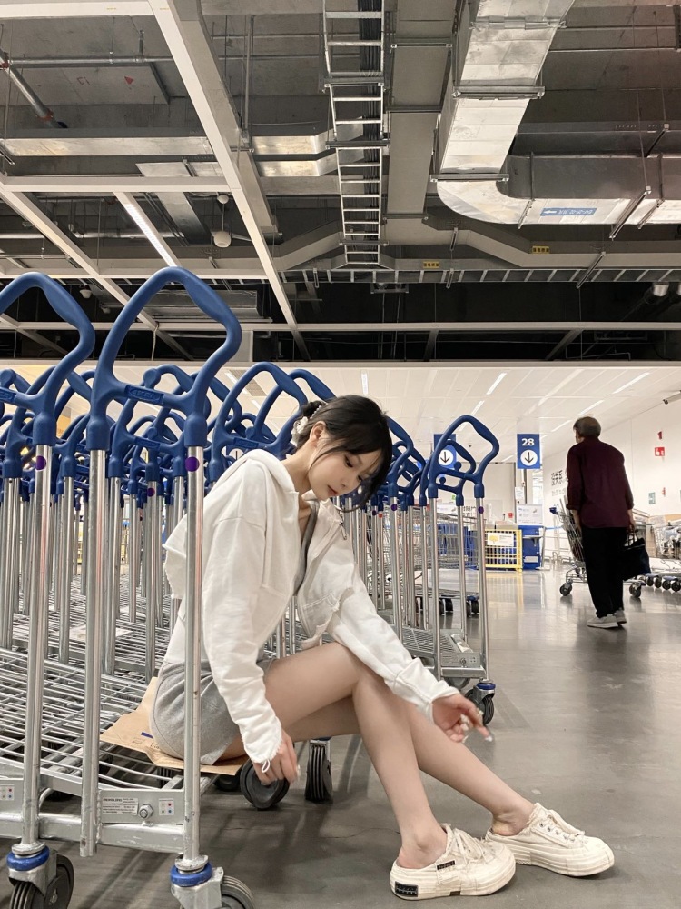 不跟你好了-广东省·深圳市·罗湖区-抖音 某红薯-接各大平台寄拍 爱拍照会修图 出片率高 主要有耐心 想要的效果都可以和我沟通 各种风格都可以驾驭 身材比较好 长相甜美