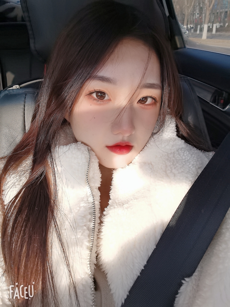 。-北京市·北京市·大兴区--本人158cm、体重40kg 会拍照会修图 买家秀,寄拍.唇模会很好的完成网拍任务,