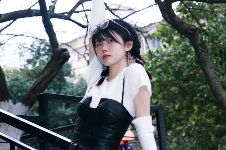 抓住吴vivi-湖南省·长沙市·天心区-白洞white hole-特长:拍摄
想要形式:寄拍
身高165cm体重95斤
在校学生,很喜欢拍摄,平时喜欢拍写真,会直播,之前在天虹直播团队中拿到了优秀团队称号,在校拍摄寄拍,成单量显著。