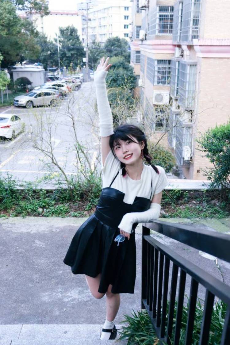 抓住吴vivi-湖南省·长沙市·天心区-白洞white hole-特长:拍摄
想要形式:寄拍
身高165cm体重95斤
在校学生,很喜欢拍摄,平时喜欢拍写真,会直播,之前在天虹直播团队中拿到了优秀团队称号,在校拍摄寄拍,成单量显著。