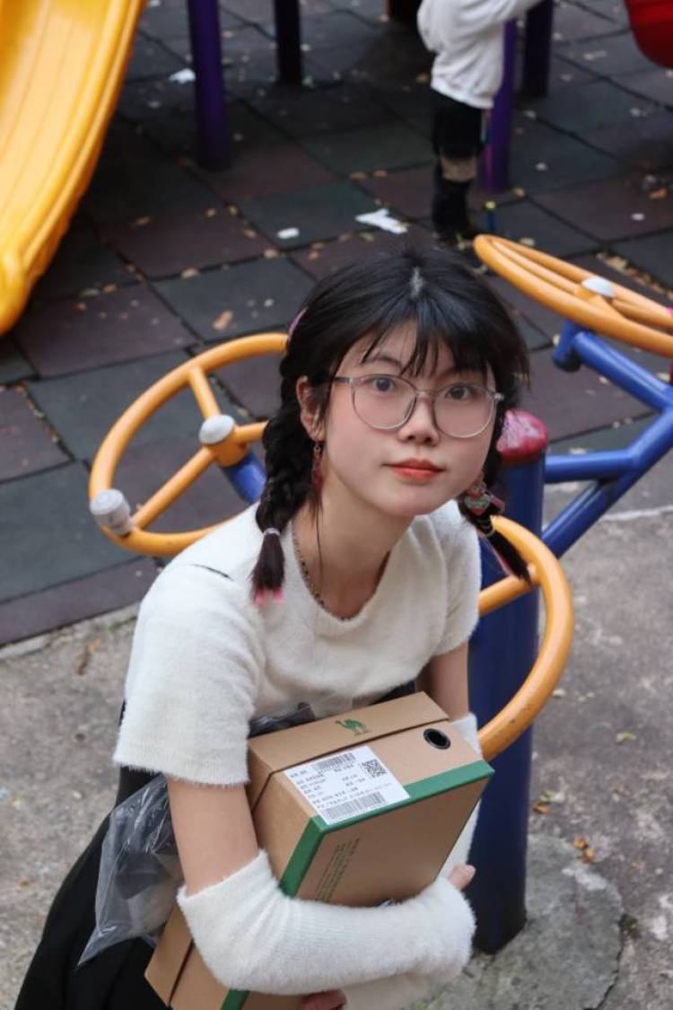 抓住吴vivi-湖南省·长沙市·天心区-白洞white hole-特长:拍摄
想要形式:寄拍
身高165cm体重95斤
在校学生,很喜欢拍摄,平时喜欢拍写真,会直播,之前在天虹直播团队中拿到了优秀团队称号,在校拍摄寄拍,成单量显著。