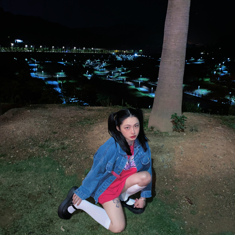 ilmsxx-福建省·厦门市·思明区-微博 快手-一位上班族 可排买家秀 或上身图 甜美青清纯风不太可 身材微胖 码数要大 会拍会p