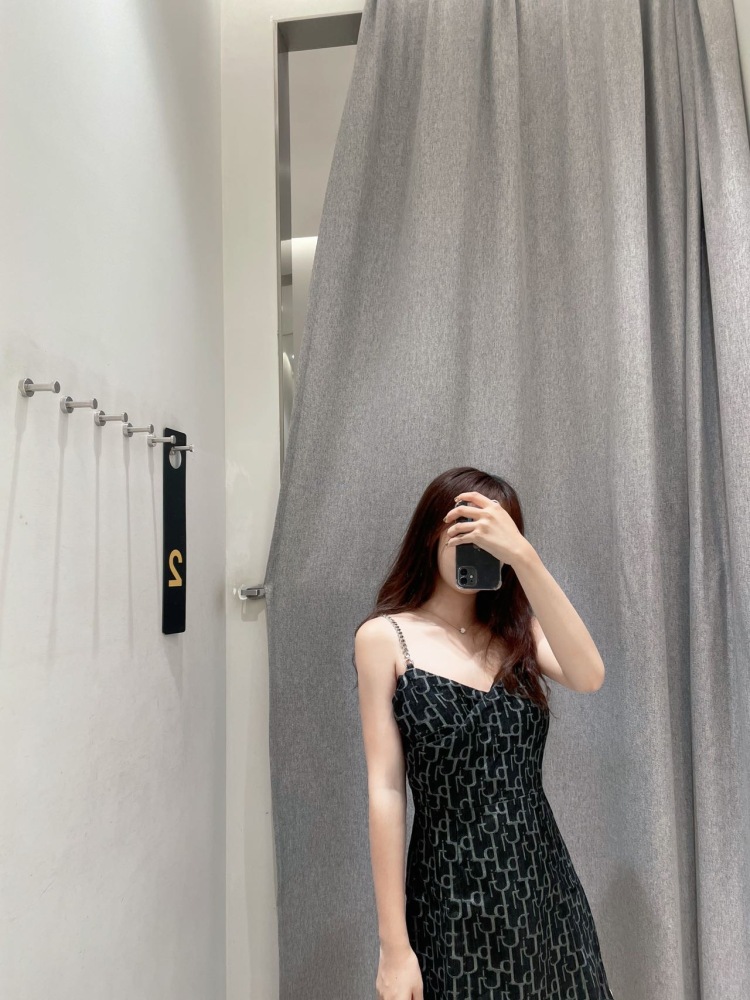 AMBITION-北京市·北京市·丰台区-抖音：7395133-168cm 48kg 喜欢舞蹈 绘画 健身 可以买家秀 直播带货 短视频推广 平面模特 寄拍 美甲手模