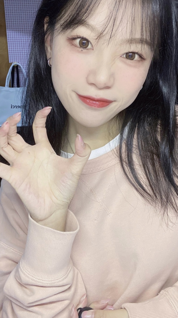 大嘉-湖北省·武汉市·江夏区-抖音快手某红薯-可以接寄拍或者送拍，什么都可以，衣服，裤子鞋子，饰品，美瞳等等。本人身高163，体重96斤，喜欢拍照，风格多变，有意向的都可以dd我。