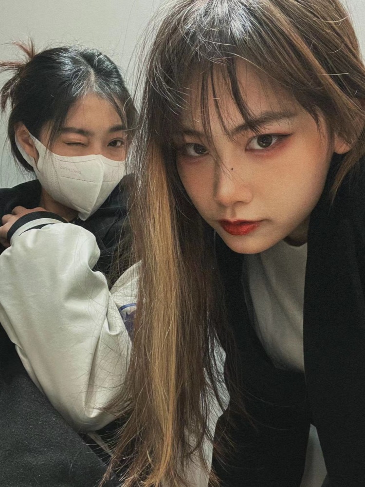 Illyasviel-浙江省·杭州市·滨江区-抖音 微博-身高170 体重92 表演艺术专业，有较好的表现力 出图快且质量高