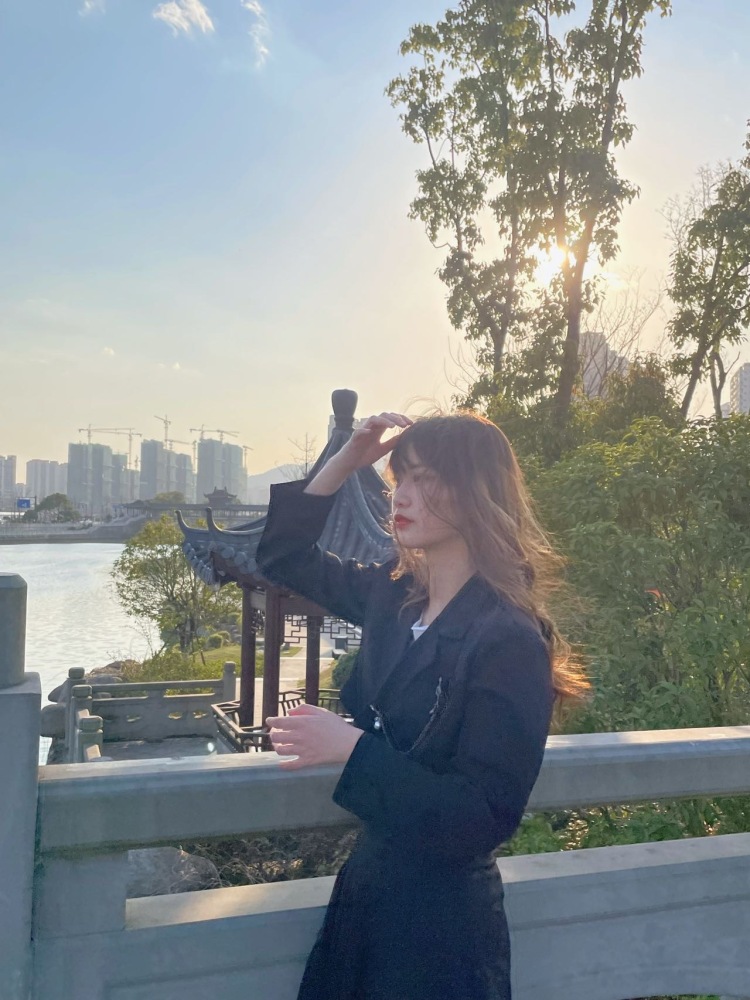 Illyasviel-浙江省·杭州市·滨江区-抖音 微博-身高170 体重92 表演艺术专业，有较好的表现力 出图快且质量高
