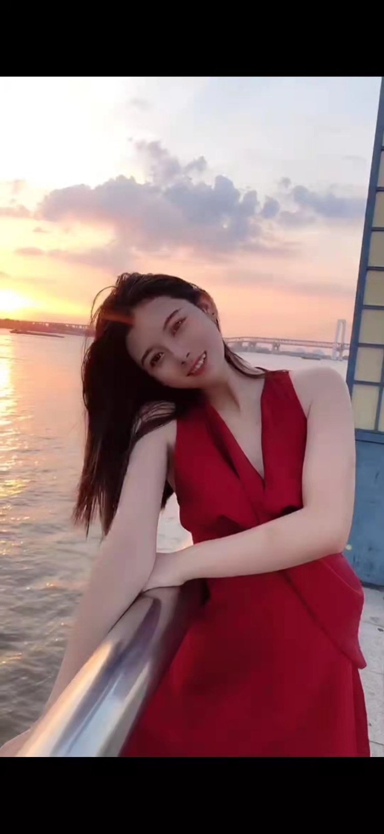 Queen💕-安徽省·芜湖市·镜湖区-抖音 某红薯 -拍照 剪辑视频 修图 拍视频 一直是主播 抖音4w份 价位可谈