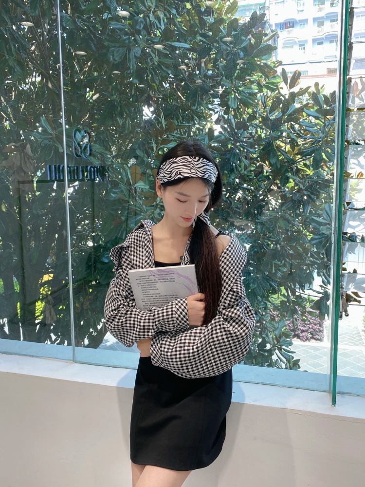 倾心💞-云南省·保山市·腾冲市-抖音-特长,去实体店呆过 会穿搭 才艺会唱歌做过娱乐主播 职业目前是自由职业者 兴趣爱好学穿搭
梦想成为一名优秀服装人 接单范围买家秀 、短视频带货 来到这个平台主要想做寄拍模特
