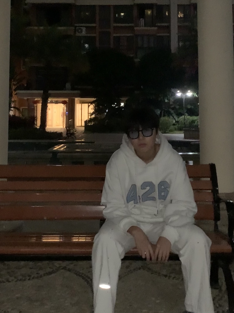 Xxxxxxxxz-广东省·东莞市·清溪镇-抖音 微博 某红薯-学生 高中在读 17岁 接寄拍 可拍衣服裤子帽子 有需要合作 。1111