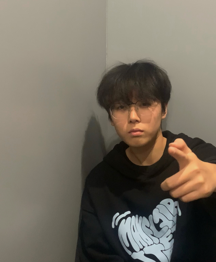 Xxxxxxxxz-广东省·东莞市·清溪镇-抖音 微博 某红薯-学生  高中在读 17岁 接寄拍 可拍衣服裤子帽子 有需要合作 。1111