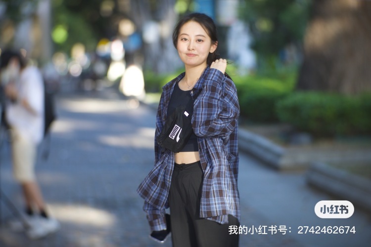 李与茵-广东省·广州市·番禺区-微博 抖音 某红薯-167,108斤,可接多种风格,时装,jk,汉服,洛丽塔等等,爱拍照 ,p图技术ok,皮肤白 ,长相可以身材可以,接靠谱的寄拍