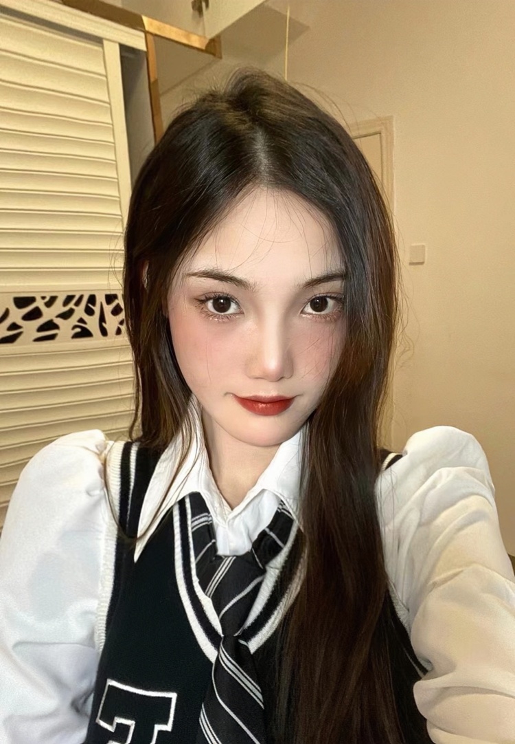 反方一辩-广西壮族自治区·南宁市·青秀区-某红薯 抖音 微博  知乎-身高166 体重82  会拍照会p图  
接寄拍 可饰品  包包 衣服