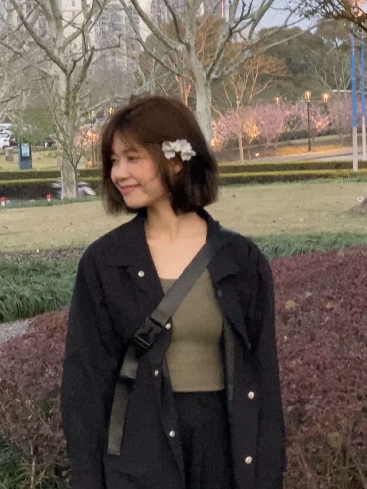 草没味儿🐑-上海市·上海市·松江区-草没味儿~-会拍照片📷会p图,不p图也可以,素颜也可以!如果甲方能接受的话!腿不长不瘦!只有脸能看得过去