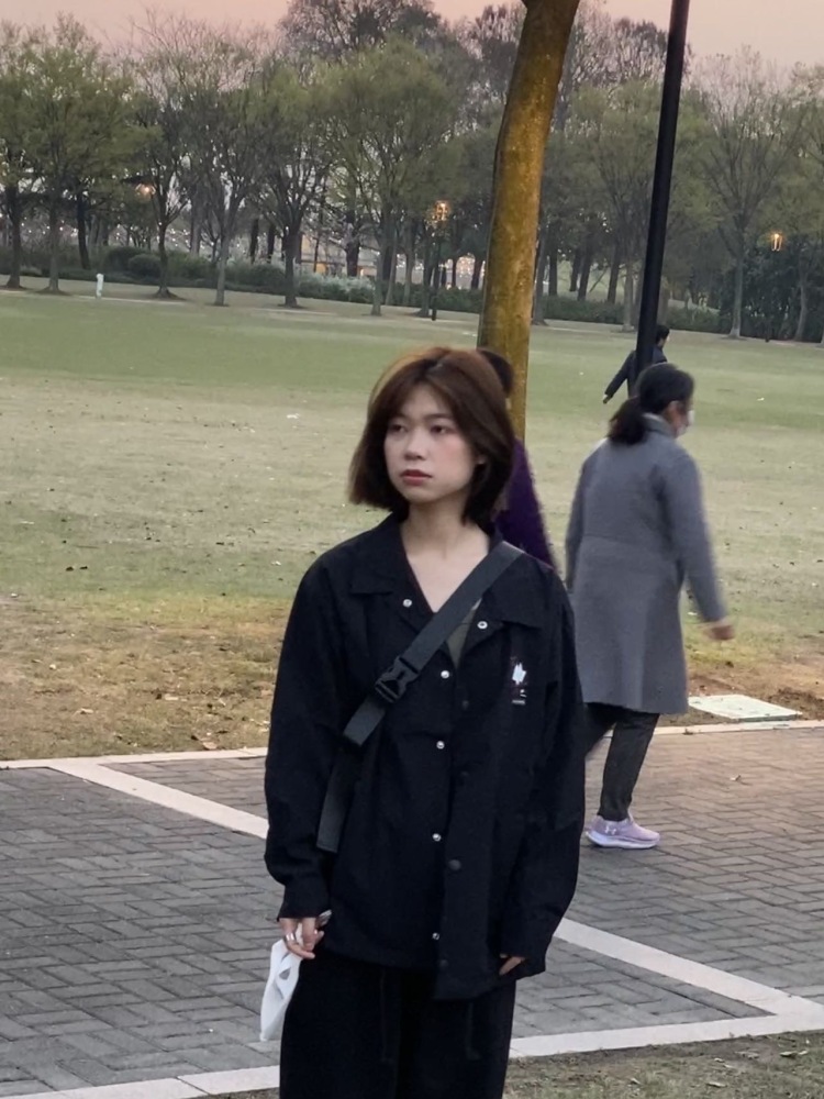 草没味儿🐑-上海市·上海市·松江区-草没味儿~-会拍照片📷会p图,不p图也可以,素颜也可以!如果甲方能接受的话!腿不长不瘦!只有脸能看得过去