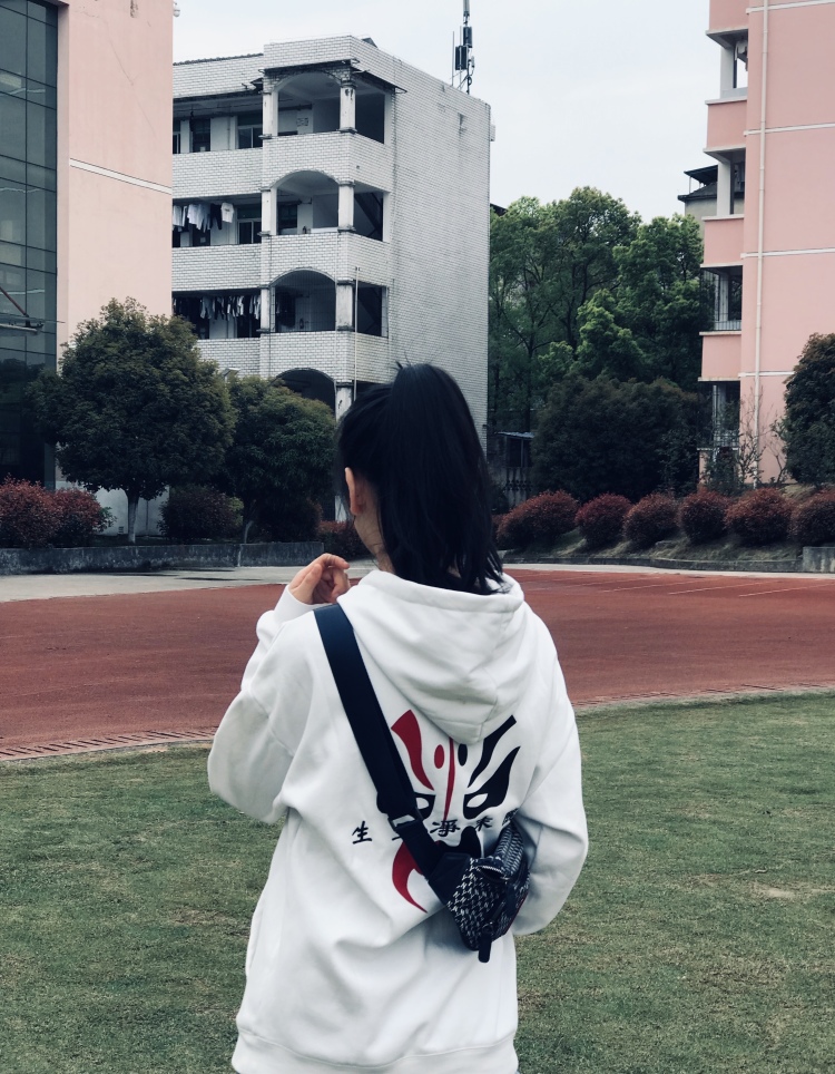 1-湖北省·咸宁市·咸安区--五官小巧精致 有气质 穿什么衣服都可以驾驭起来身高167 体重52  我一定可以做的好这份工作