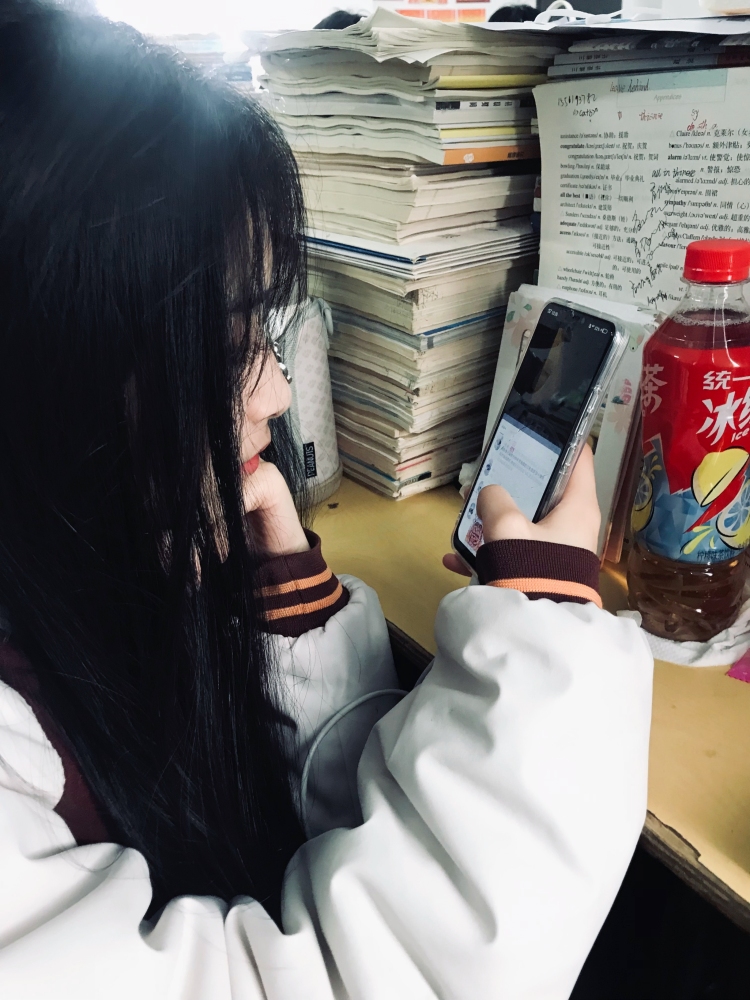 1-湖北省·咸宁市·咸安区--五官小巧精致 有气质 穿什么衣服都可以驾驭起来身高167 体重52  我一定可以做的好这份工作