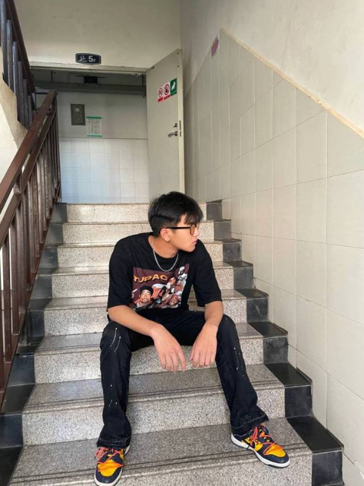 .-云南省·昆明市·安宁市-xdp1212-接寄拍身,高183,体重72kg,可以自己修图,价格协商,接tb等类型的订单,爱好打球,穿搭风格偏向于高街风格,各种风格都能驾驭