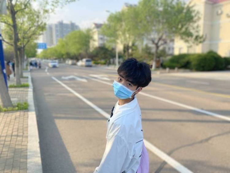Tʀᴜsᴛ⁰⁹¹⁹-山东省·滨州市·滨城区-微博同名-接寄拍，可接衣服，鞋子，日常用品
时间充裕
身高183
体重110