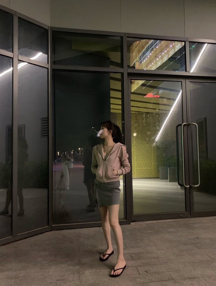 Jh-福建省·莆田市·城厢区--爱拍照,会p图 ,身材不错
也可接寄拍
身高 167cm
体重 48kg