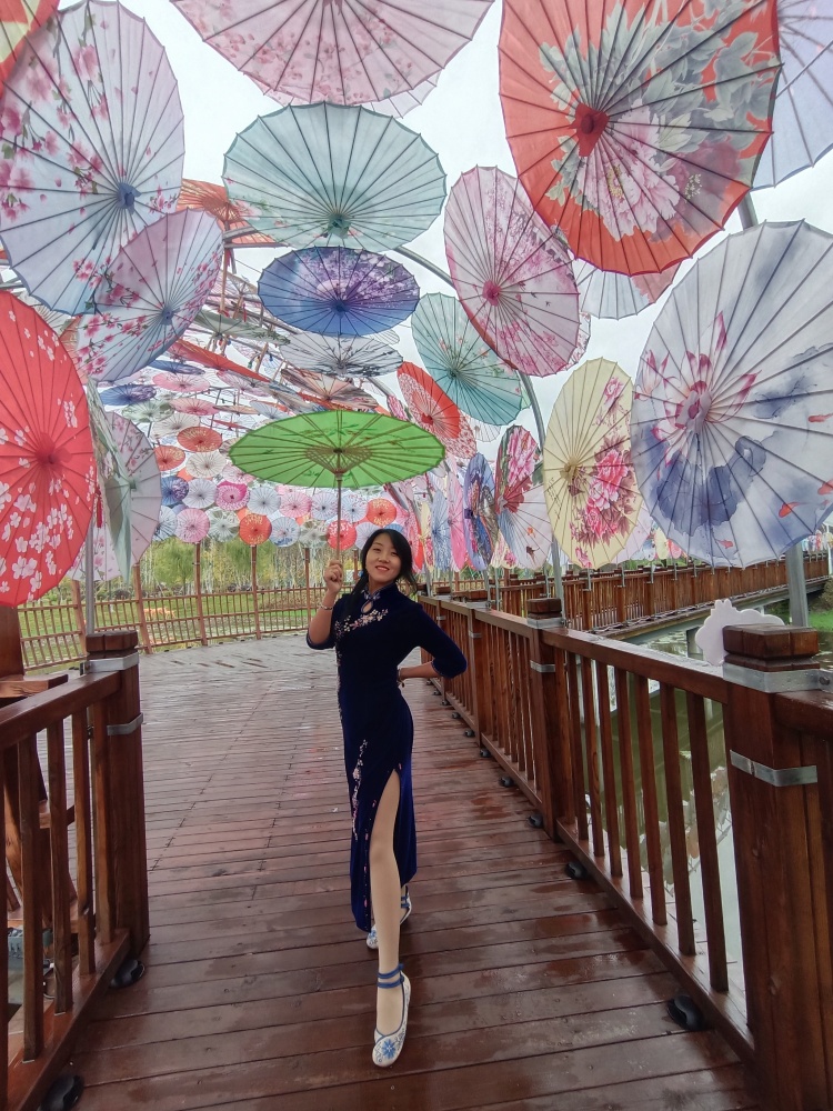 设计老师大长腿-吉林省·长春市·宽城区-抖音-大学教设计的老师,教设计的老师,动画、平面广告、后期处理等设计都擅长,身高170,体重100,有大长腿。