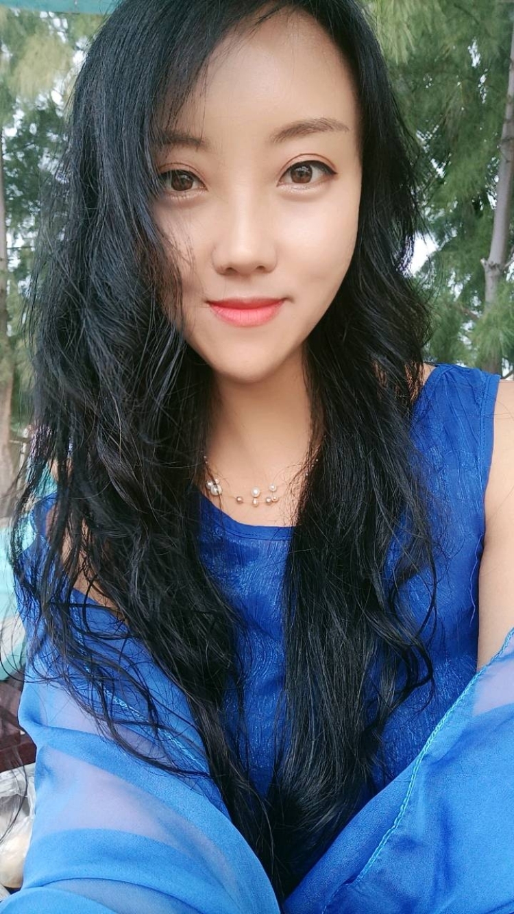 设计老师大长腿-吉林省·长春市·宽城区-抖音-大学教设计的老师，教设计的老师，动画、平面广告、后期处理等设计都擅长，身高170，体重100，有大长腿。