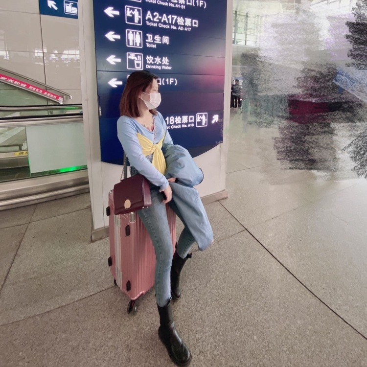 齊佳靜·-山西省·晋中市·榆次区-抖音，某红薯-接寄拍 各种风格都🉑 身高155cm 体重80g 
接服装 手机壳 鞋子 饰品