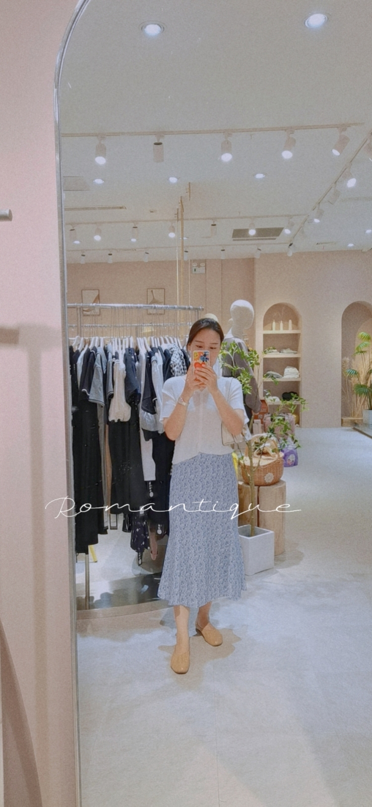 雨文-安徽省·宣城市·宣州区--本人美术专业，擅长服装色彩、配饰等方面的搭配，虽然刚入驻，但是学习一直在路上，我相信这行我可以干的越来越好！