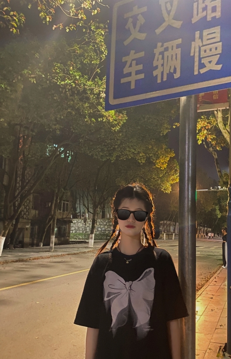 Crush-湖南省·怀化市·鹤城区--接寄拍
本人162cm体重48kg
爱好拍照,会p 图
风格可多变可甜,可辣,可酷
出片效率高