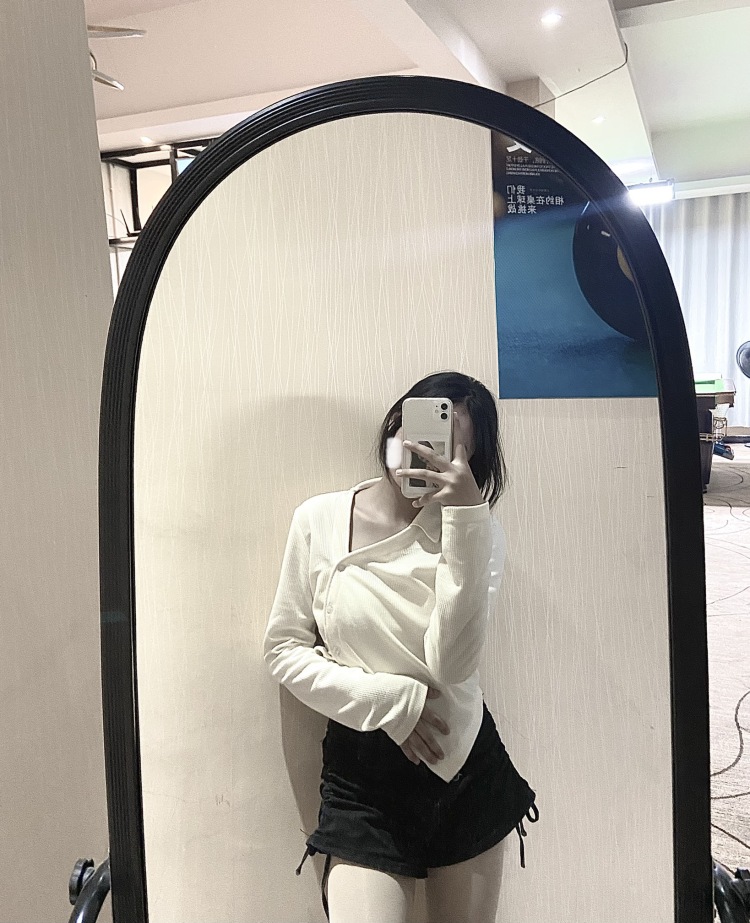 妍.-四川省·德阳市·中江县--特长是爵士舞但是不经常跳舞因为学习的原因 皮肤比较偏黑 头发较长 可以接单