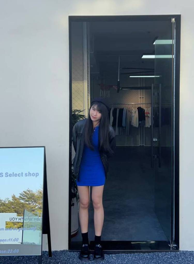 🐟-广东省·中山市·五桂山街道--喜欢拍照P图 ，可接服饰 饰品 包包，想试试当模特赚钱的感觉，是学生；想不问家里人拿钱也能自己丰衣足食。