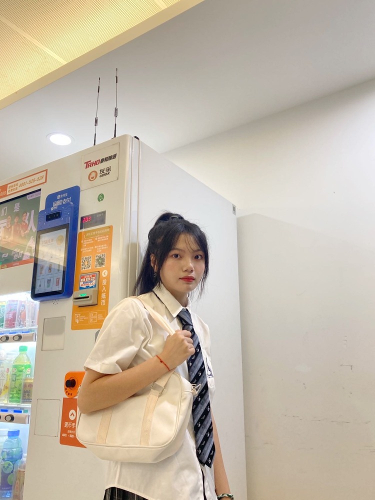 小詹吖🍓-四川省·成都市·成华区-抖音-160 94 接寄拍 新手 会p图 刚入门想试试这个 有需要的可以联系我