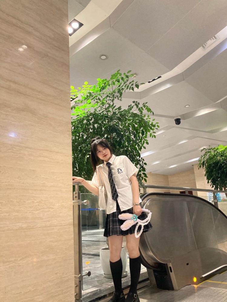 小詹吖🍓-四川省·成都市·成华区-抖音-160 94 接寄拍 新手 会p图 刚入门想试试这个 有需要的可以联系我