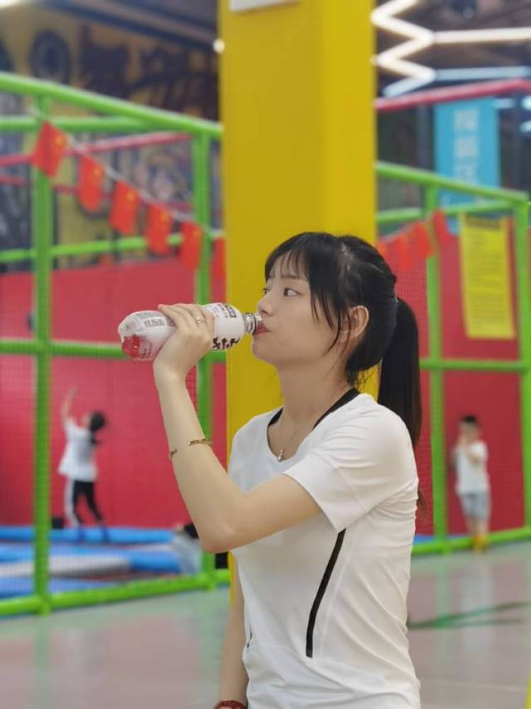 叶子-广东省·东莞市·沙田镇--寄拍模特,身高162体重80,身材比例较好,偏小清新风格,皮肤是冷白皮,拍摄饰品或者服装鞋子等都可,喜欢拍一些好看的照片