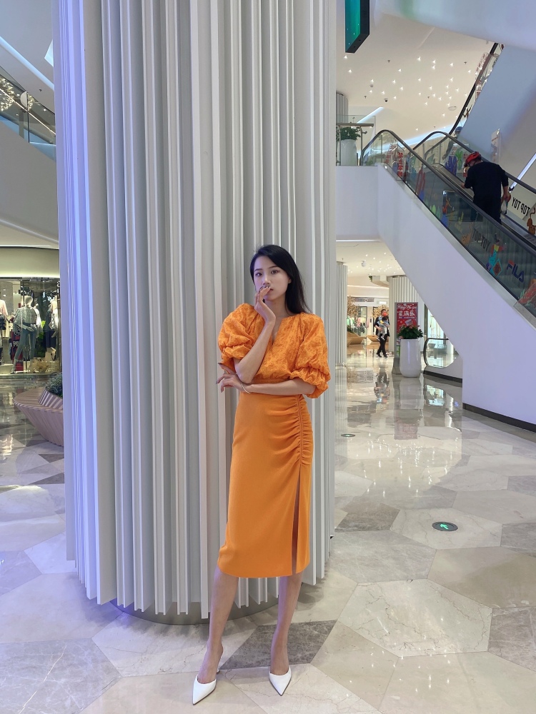 仙女不讲李🌰-广东省·深圳市·龙华区-某红薯-身高165 92斤喜欢拍照可买家秀 卖家秀出片快会P图 寄拍
