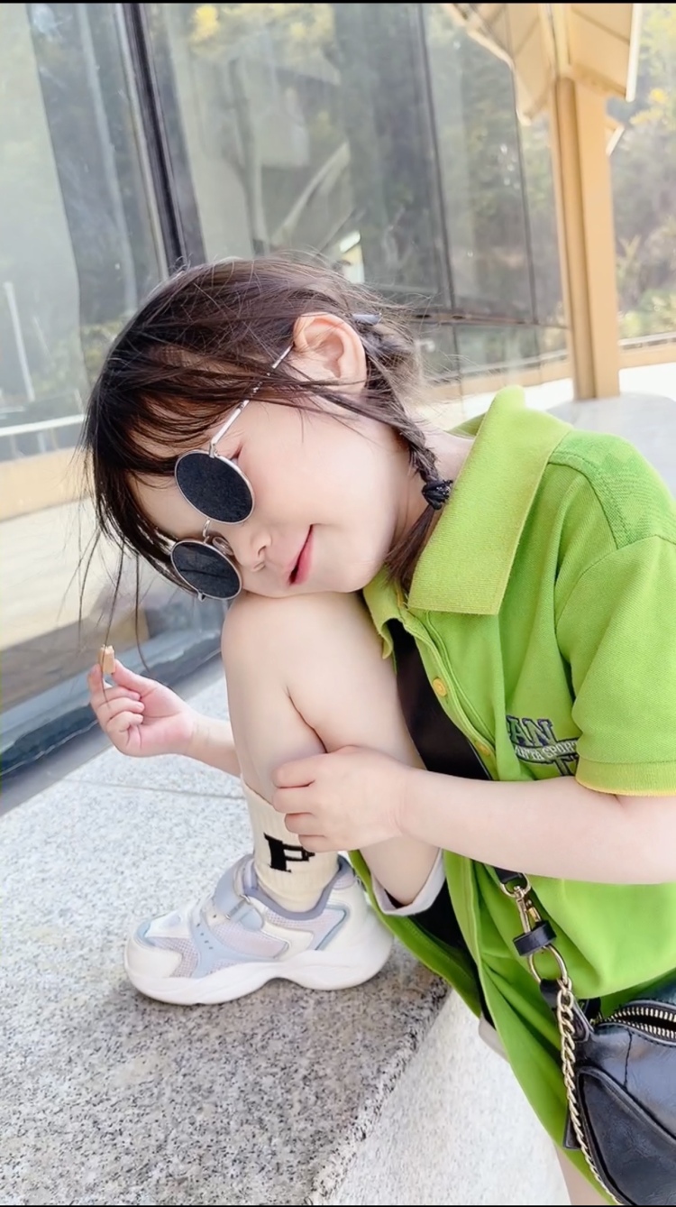 ㅤㅤㅤㅤㅤㅤㅤ小瑜儿-广西壮族自治区·百色市·西林县--想接单,本人身高160,体重81,平时喜欢拍照,可接童装,妹妹115,体重,40