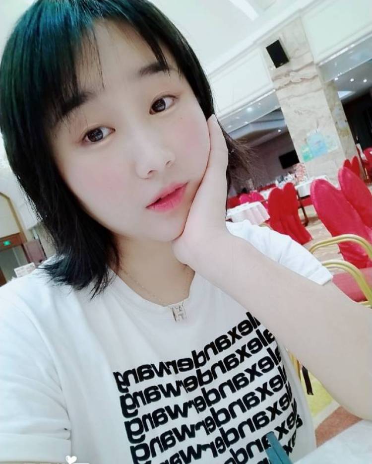 若@相夕-广东省·江门市·开平市--身高一米六,体重115斤,爱好,打羽毛球。嘴巴好看,可以接口红唇釉的买家秀,主页详图,有需要联系我