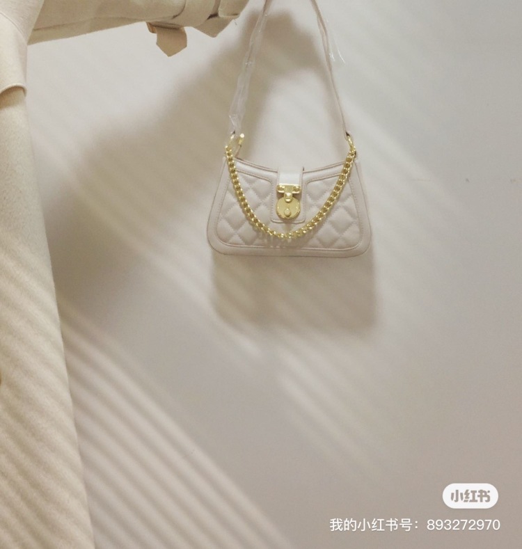 19.5.27.Natural-四川省·广安市·岳池县--性格好 出图速度 喜欢照相 可以接受服饰 包包 耳饰头饰各种寄拍