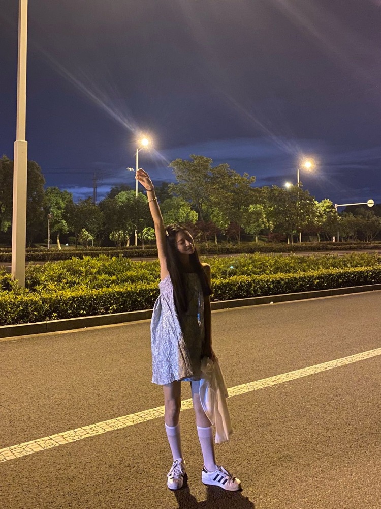 小雨-安徽省·合肥市·包河区-抖音快手-寄拍送拍买家秀都可
身高160.体重80
接衣服鞋子包包饰品帽子都可
喜欢拍照，出片速度快，可长期合作